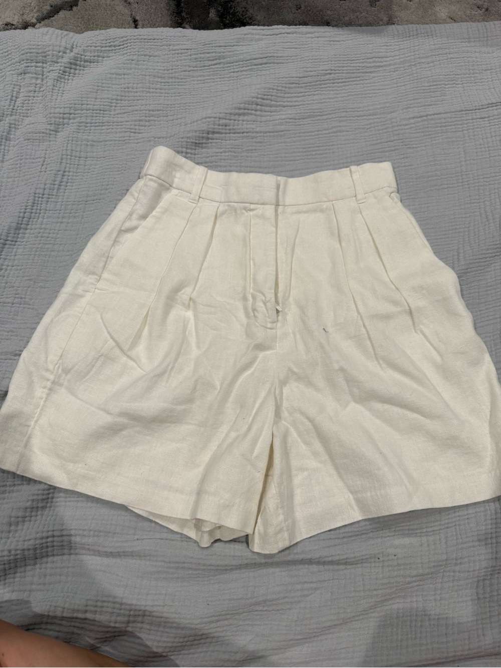 Abercrombie & Fitch Cream High-Waist Pleated Shorts